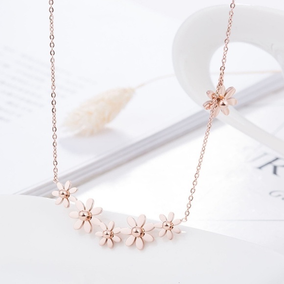 Rose Gold Plated Floral Daisy Chain Necklace - Picture 4 of 5